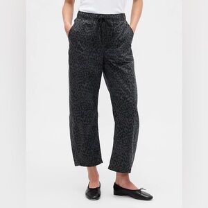 Mid Rise Print Pull-On Barrel Jeans